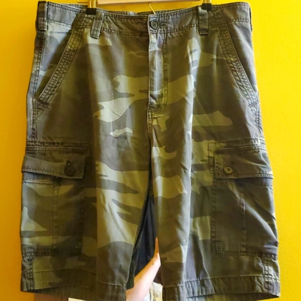 Men's EUC camo shorts